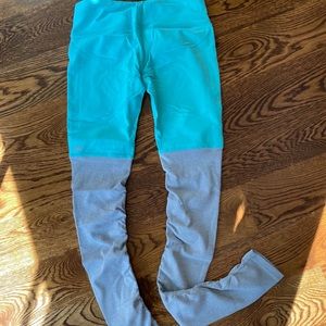 ALO Yoga Goddess Leggings - Size Medium
